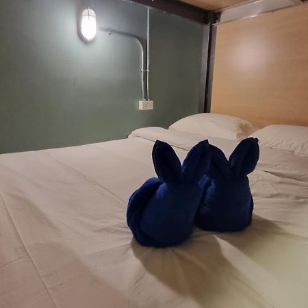 Glur Hostel Pattaya Walking Street Exterior foto