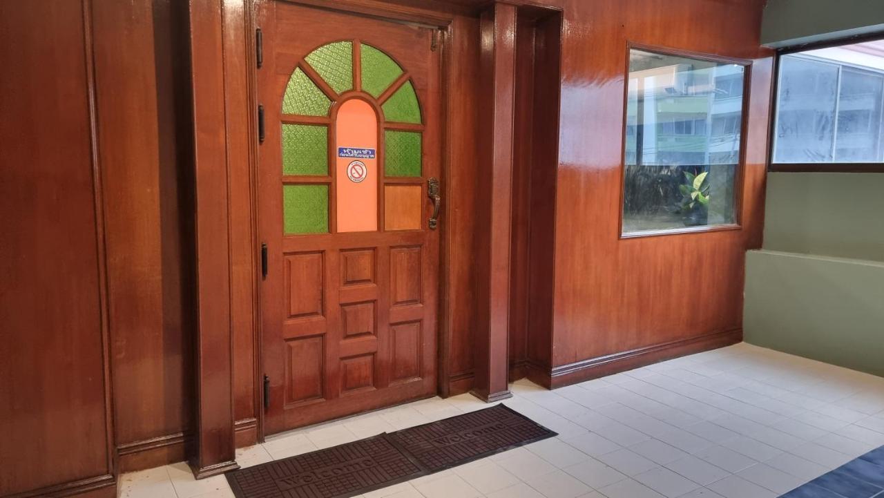 Glur Hostel Pattaya Walking Street Exterior foto
